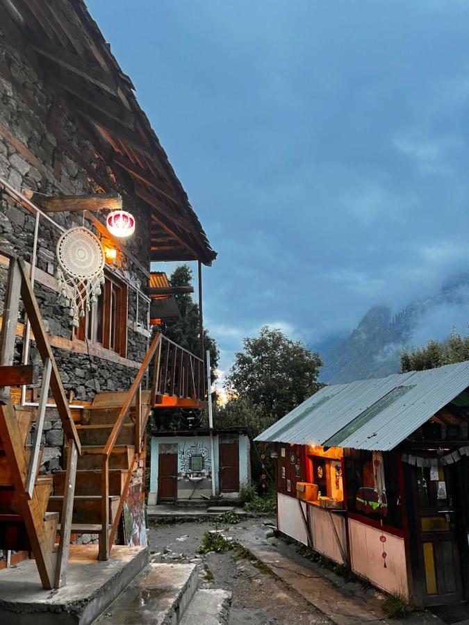 Old Brahma Homestay Kalgha Buitenkant foto