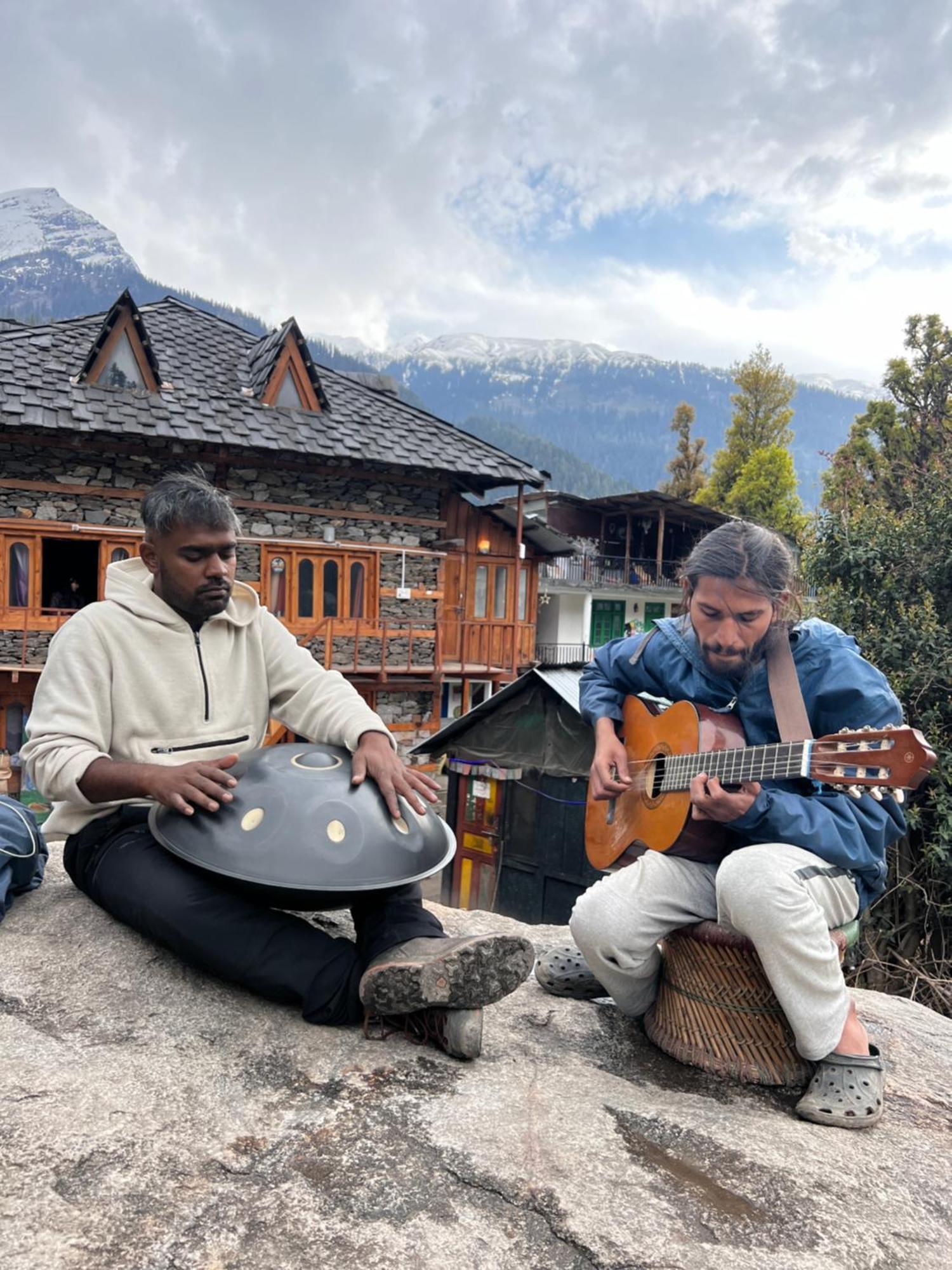 Old Brahma Homestay Kalgha Buitenkant foto