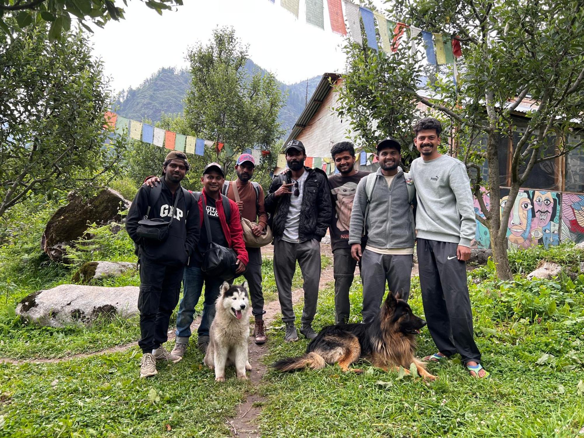 Old Brahma Homestay Kalgha Buitenkant foto