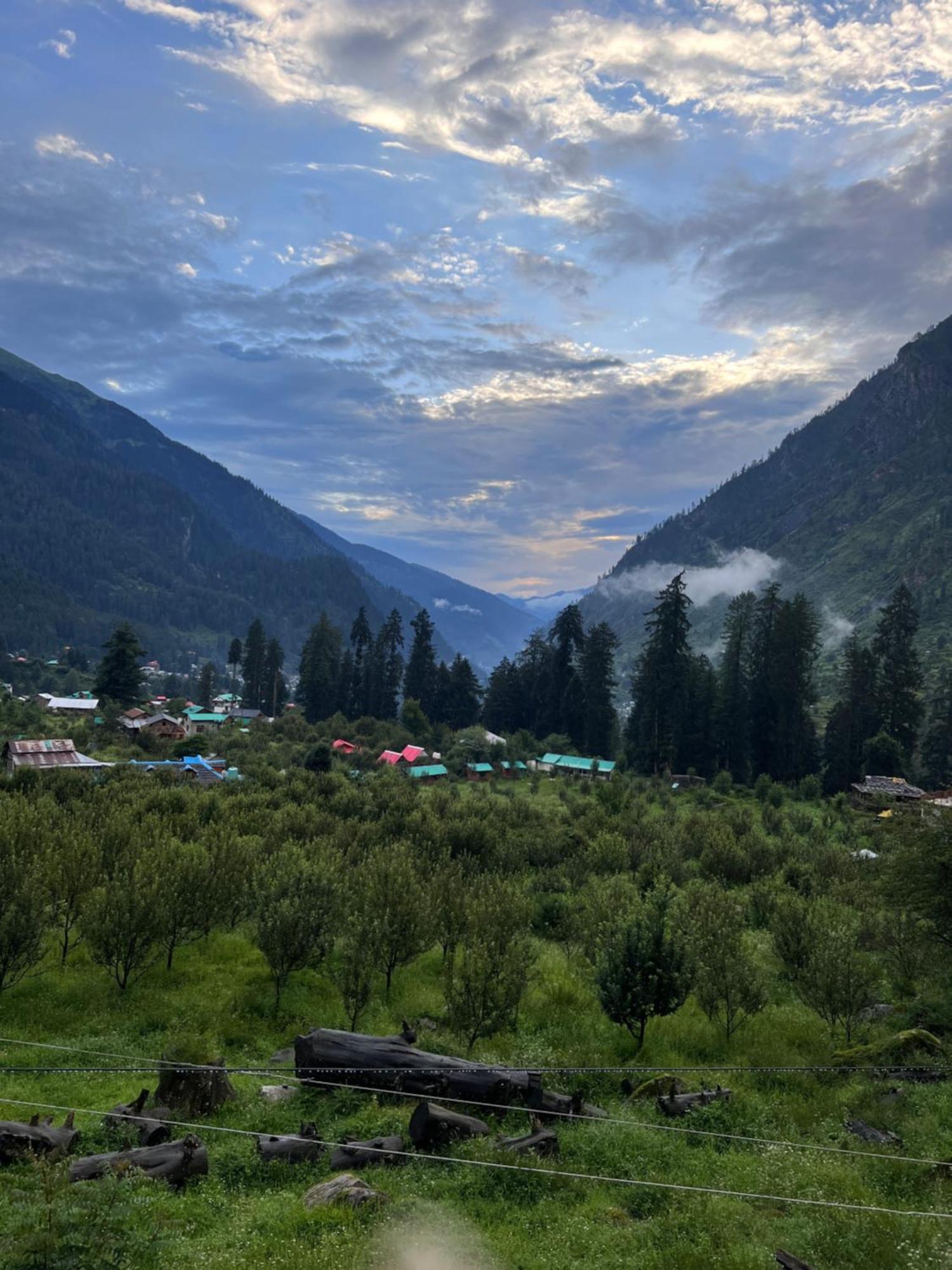 Old Brahma Homestay Kalgha Buitenkant foto