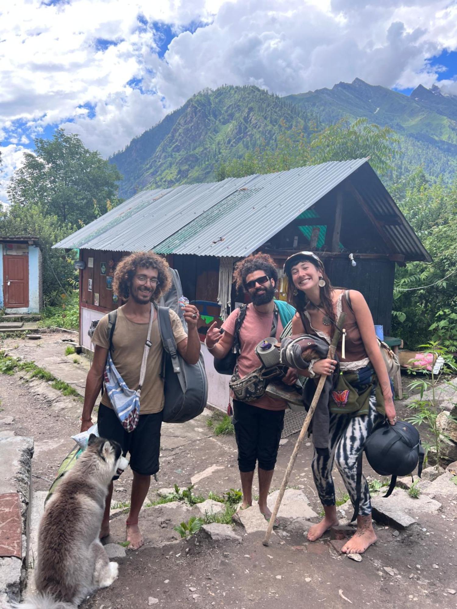 Old Brahma Homestay Kalgha Buitenkant foto
