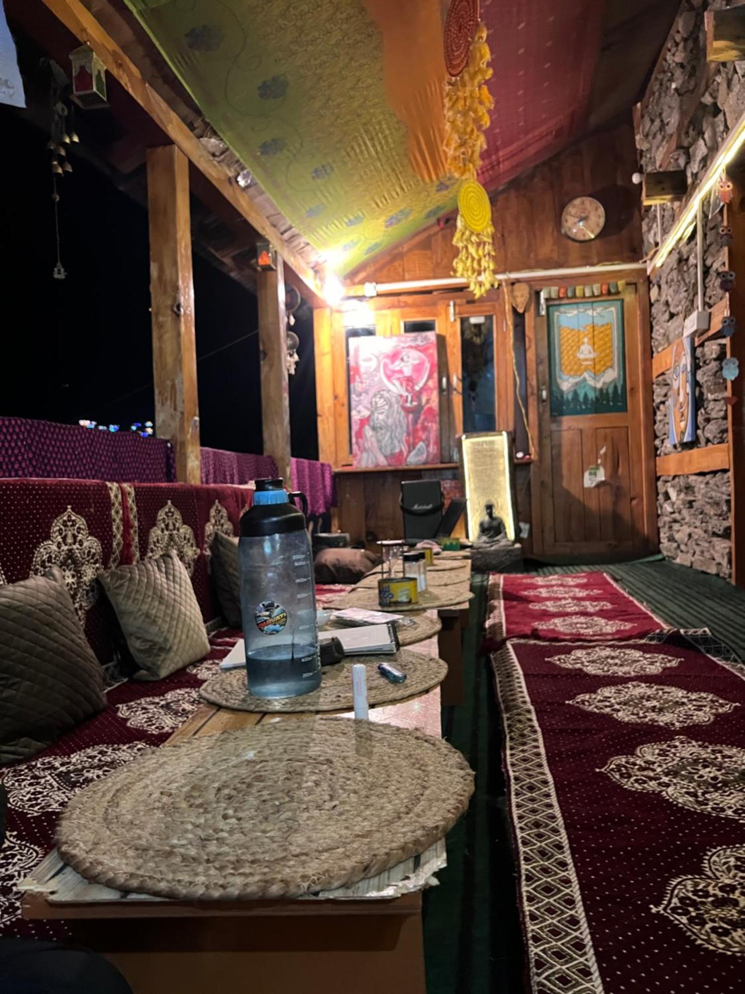 Old Brahma Homestay Kalgha Buitenkant foto