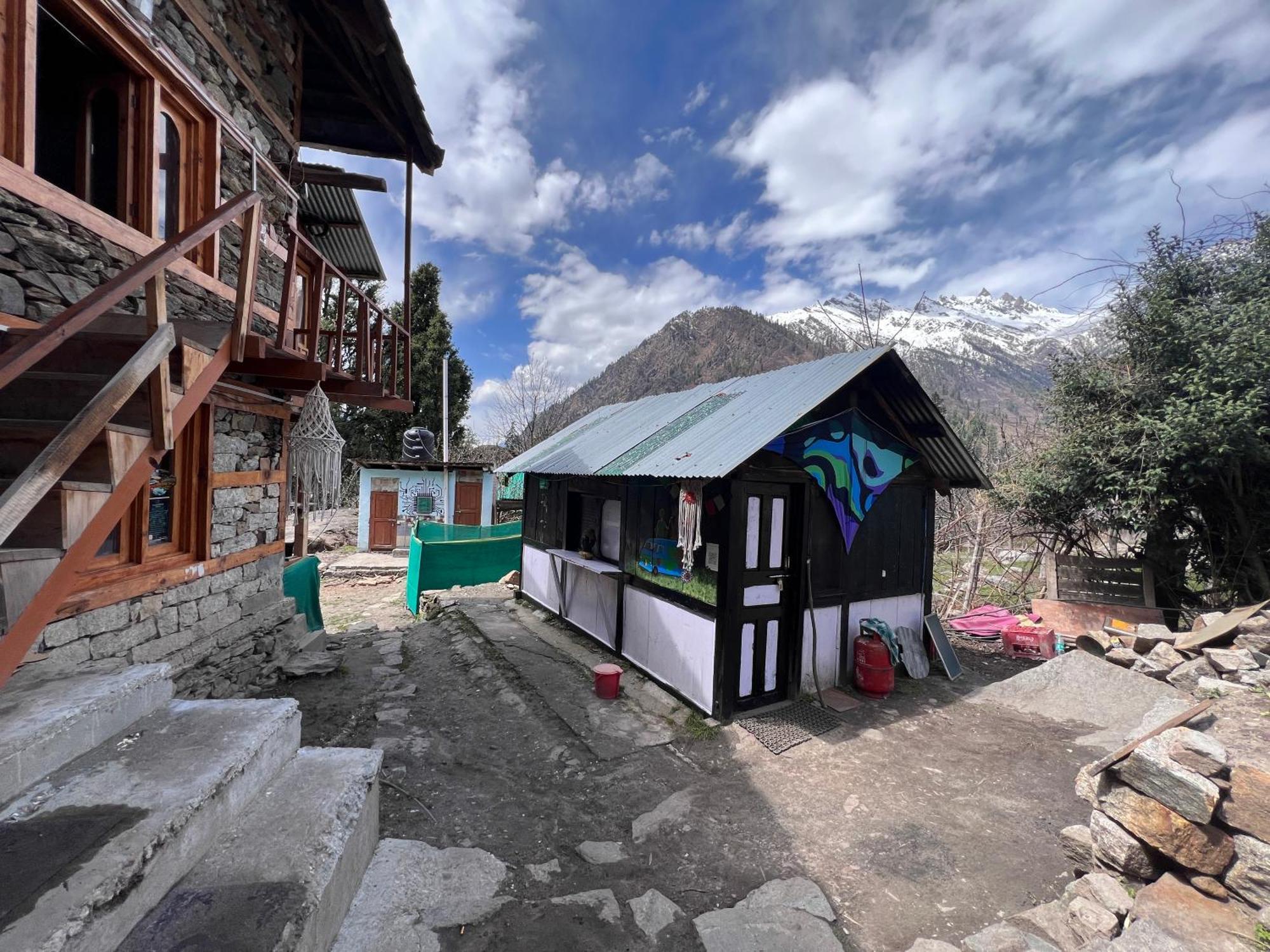 Old Brahma Homestay Kalgha Buitenkant foto