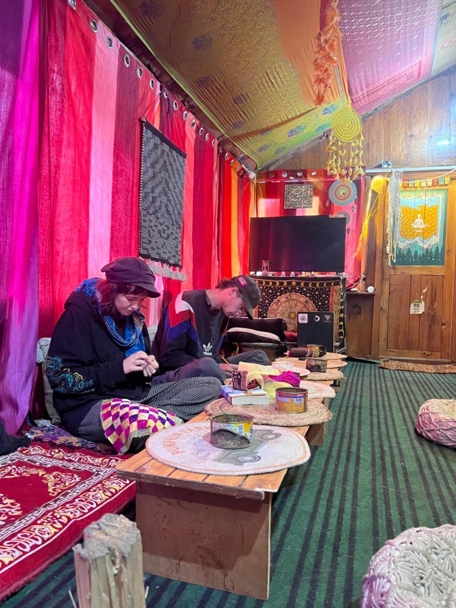 Old Brahma Homestay Kalgha Buitenkant foto