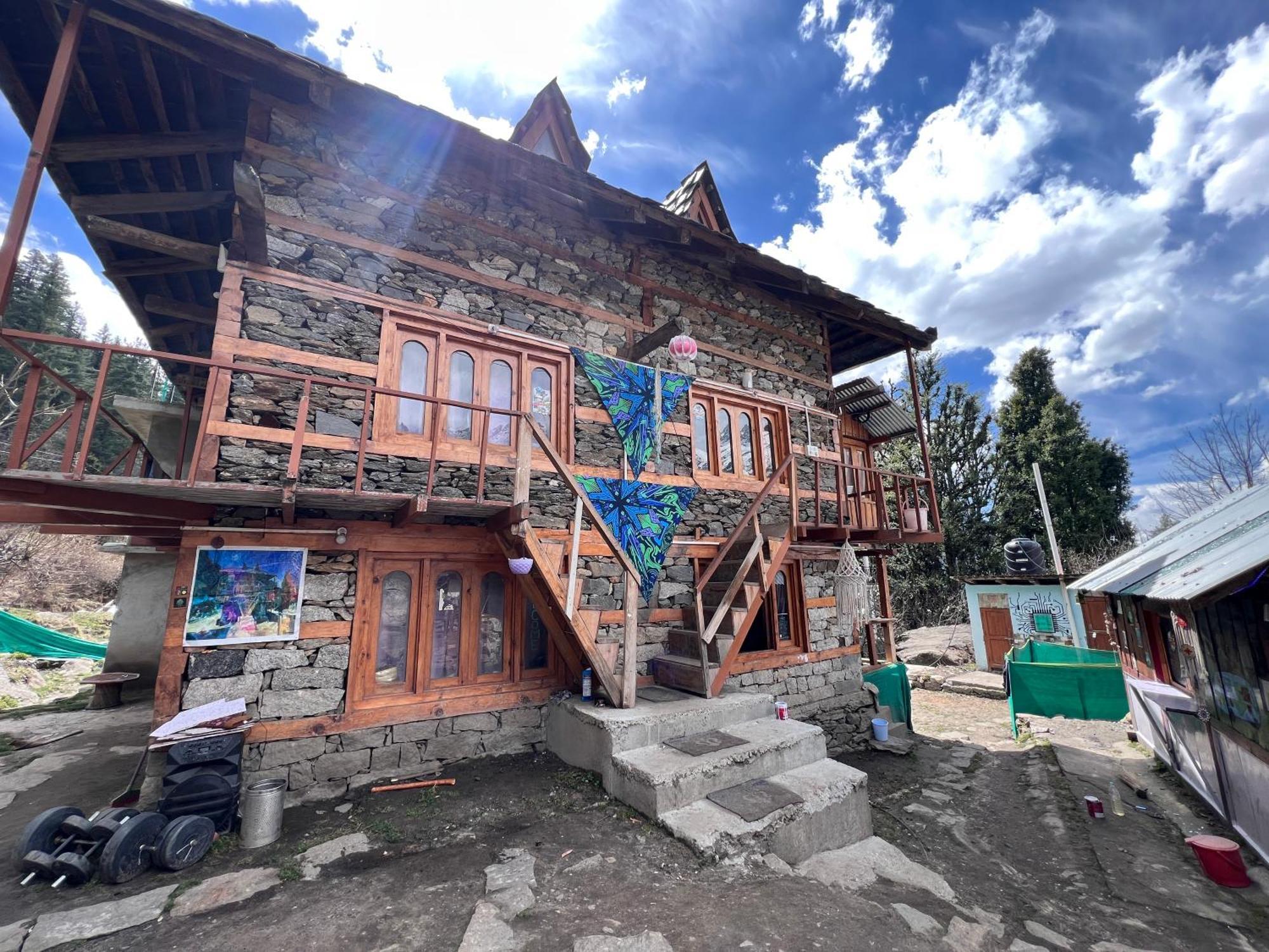 Old Brahma Homestay Kalgha Buitenkant foto